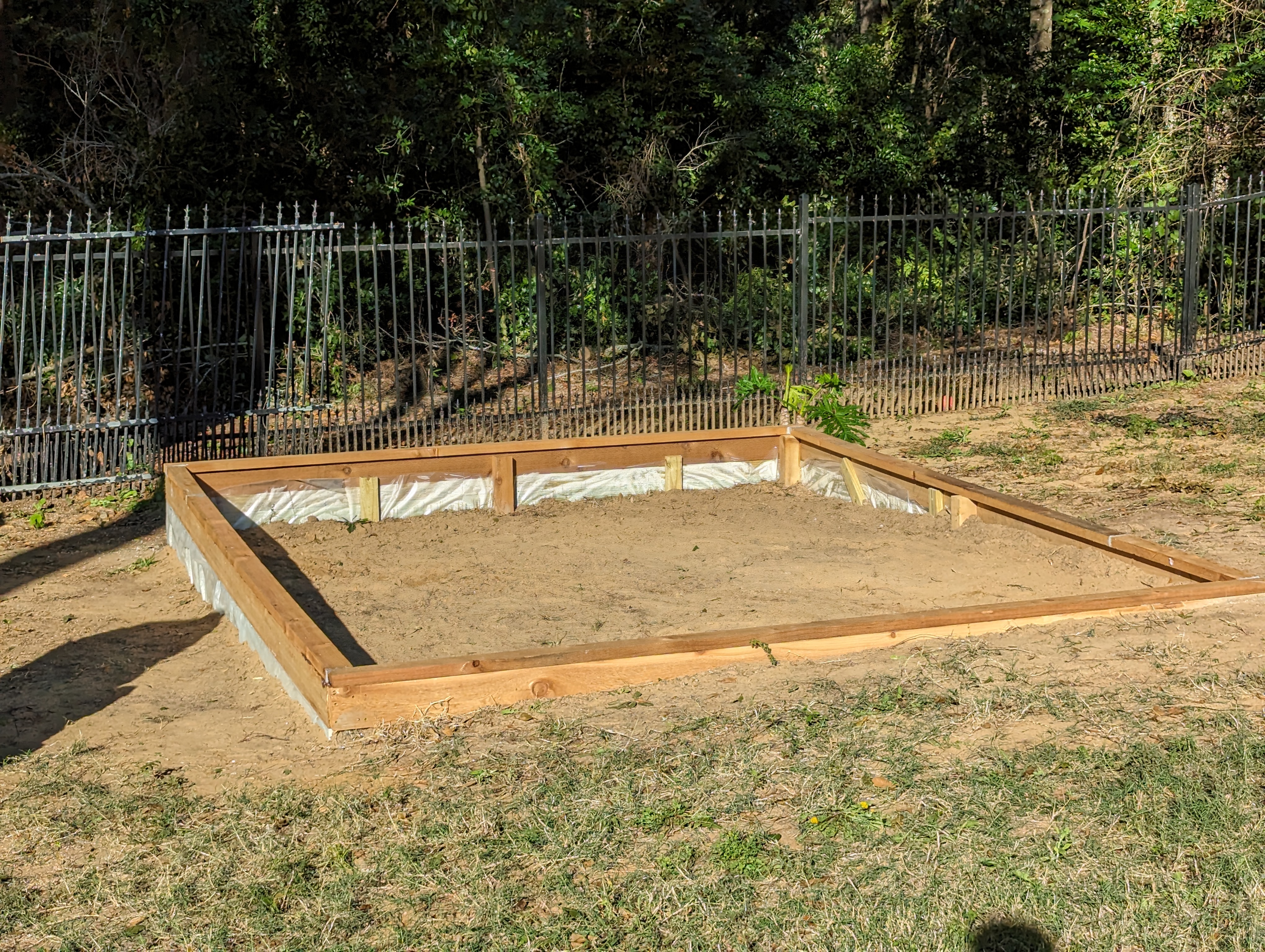 Etexgreenhouse | Wooden/cinder block footer