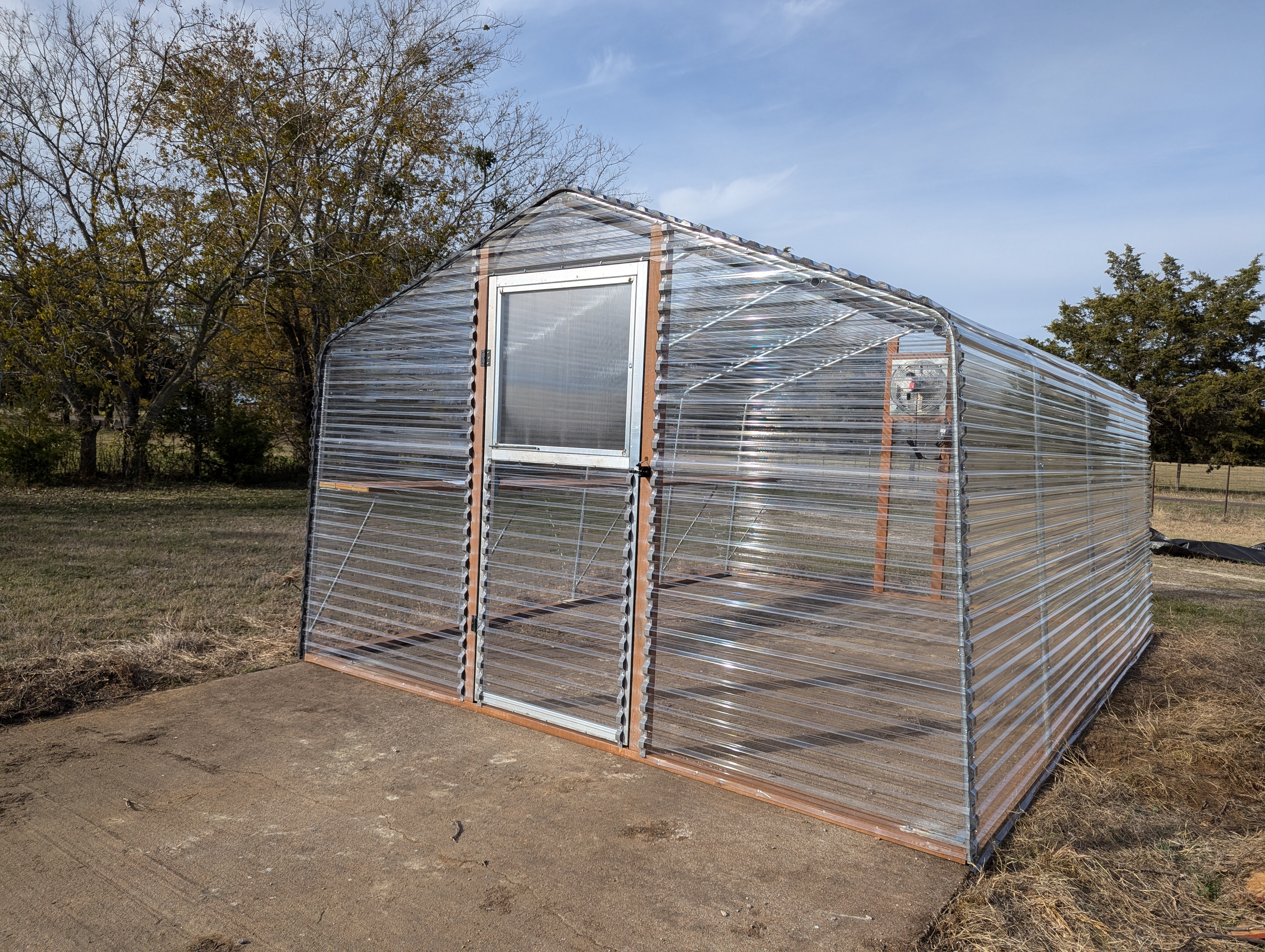 Etexgreenhouse | Greenhouse on existing concrete slab
